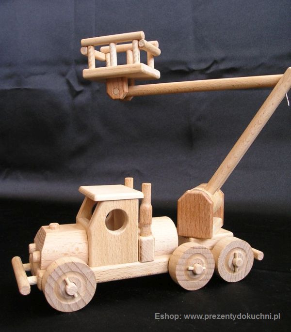 Samochód drewniany - dźwig zabawka