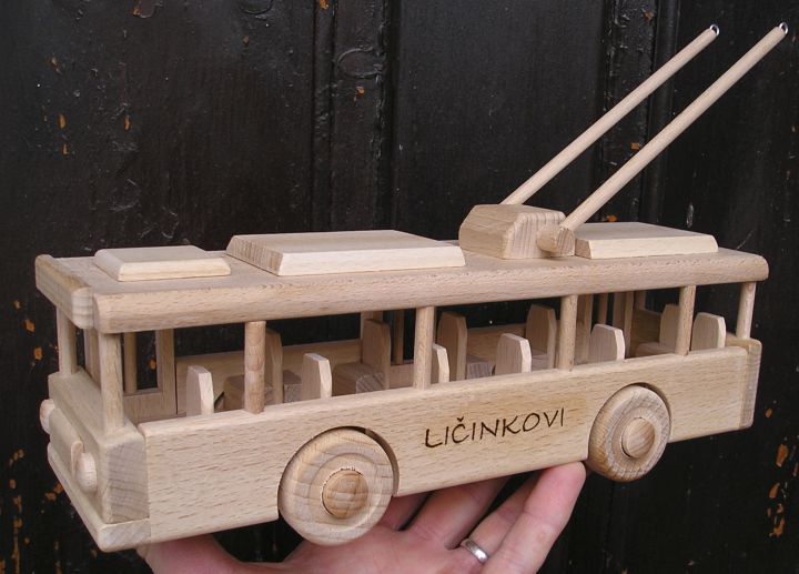 Trolejbus zabawka drewniana sklep Lodz