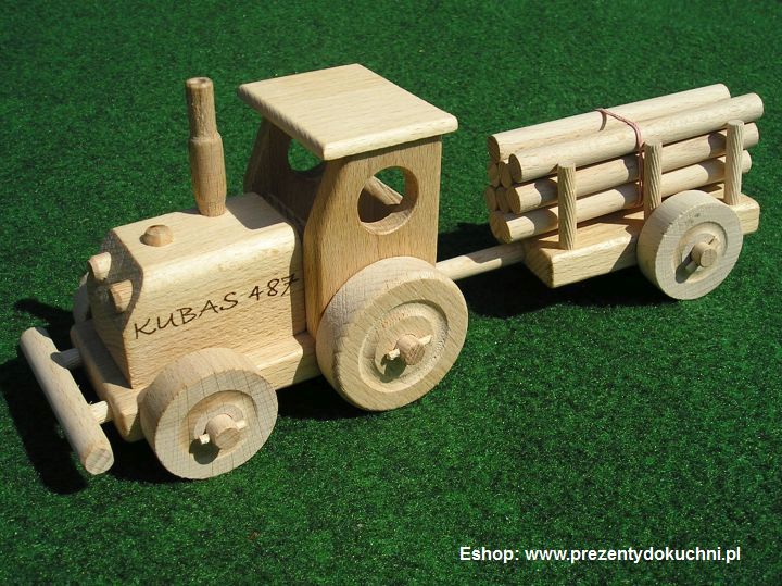 Drewniany traktor zabawkowy 