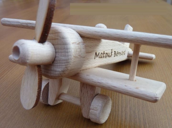 Mały samolot z drewnia dla Dzieci