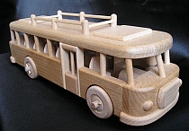 Autobus Jelz zabawka z drewnia