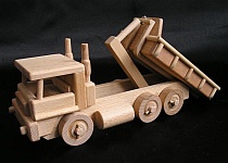 Ciężarówka zabawka z drewna