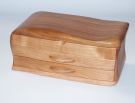 Drewniane pudełka z biżuterią z szufladami
