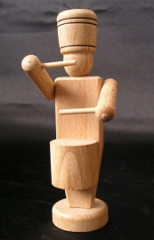 Żołnierz-perkusista-z-drewna-zabawka