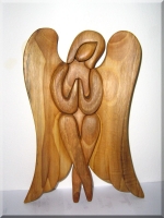 Anioł siedzi, rzeźba w drewnie