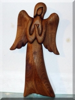 Drewniany anioł statua