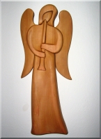 Anioł z trąbką, rzeźba z drewna 