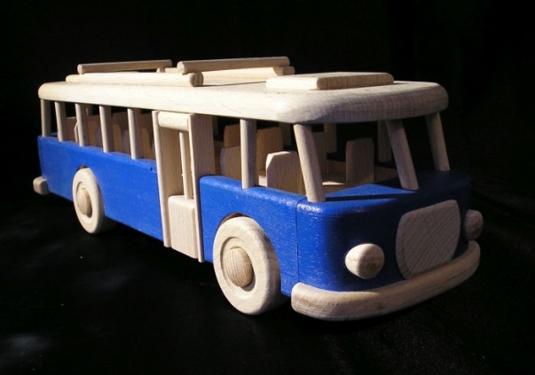 Autobus niebieska drewniana zabawka