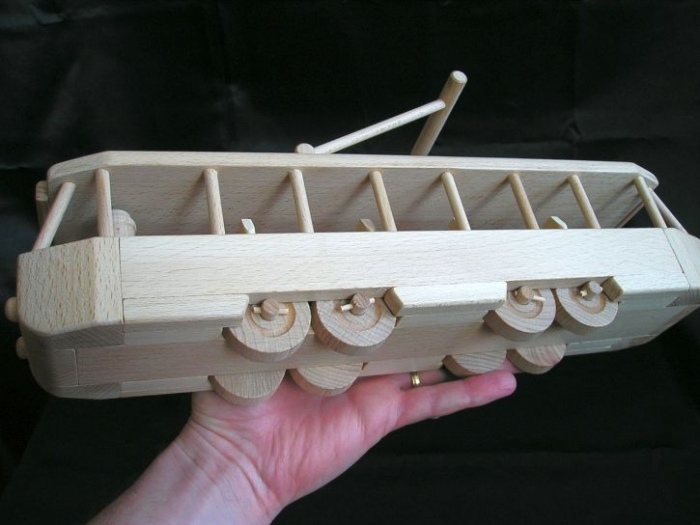 zabawki drewniane tramwaj