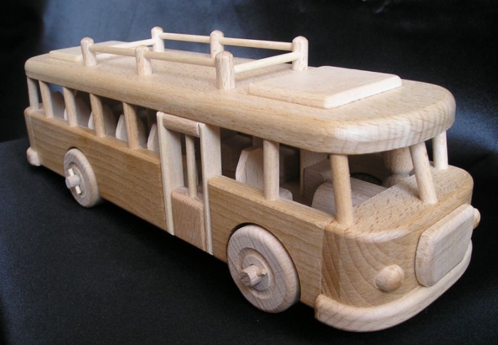 Autobus - zabawki z drewnia