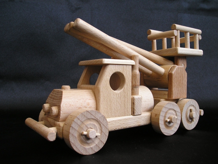 drewniany-dzieciecy-retro-woz-do-prac-technicznych