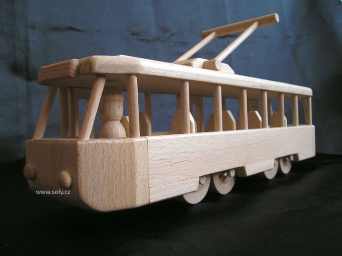 drewniane-tramwaje-zabawky