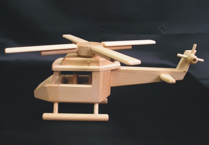 helikopter-z-drewna-zabawky