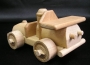 Samochod-z-drewna-zabawky-dla-dzieci