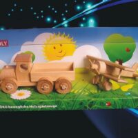Zabawka ciężarówka i samolot drewniany