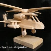 Drewniany helikopter Apache na podstawce – prezent dla żołnierza lub pilota