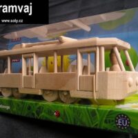 Drewniany tramwaj – zabawka i historyczny model