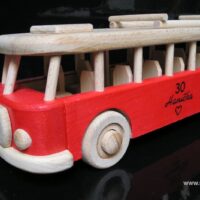 Drewniany czerwony Autobus RTO – Kampery w stylu retro dla dzieci i kolekcjonerów
