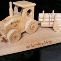 Drewniany traktor z ruchomymi elementami – prezent dla rolnika, kierowcy i dziecka