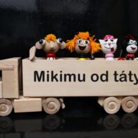 Drewniany kamion dla dzieci – bezpieczna zabawka edukacyjna z naturalnego drewna