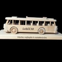 Drewniany autobus z grawerem – elegancki prezent dla kierowcy autobusu