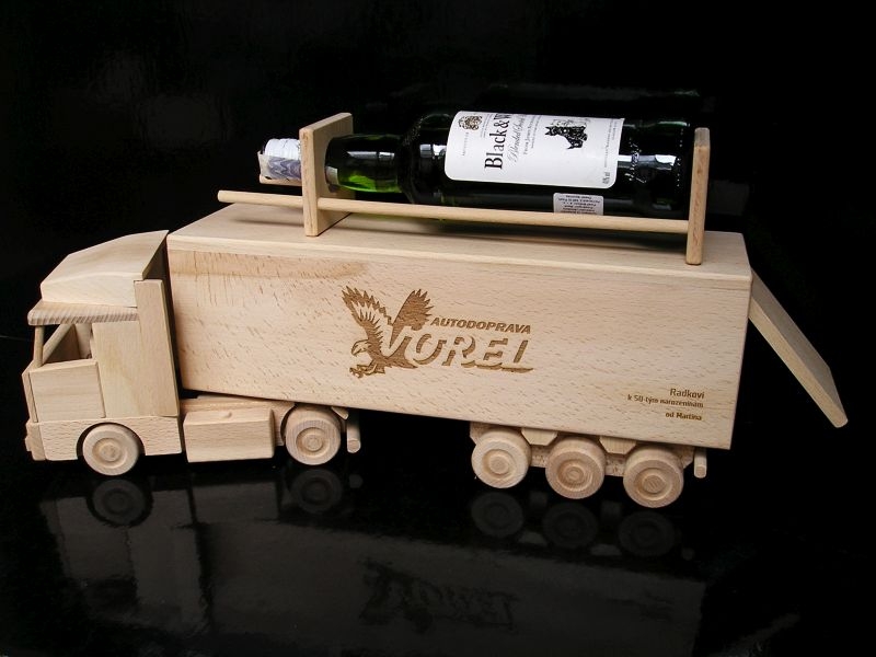 Drewniany tir – prezent dla kierowcy ciężarówki