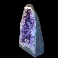 Geoda ametystowa – tania ozdoba z naturalnego ametystu