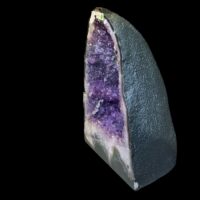 Geoda ametystowa – duży kamień naturalny w atrakcyjnej cenie