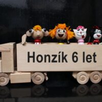 Ciężarówka – drewniany truck jako prezent dla dziecka