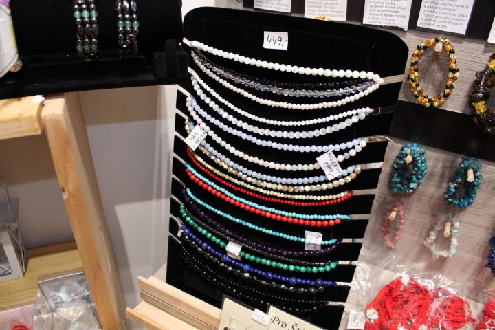 Mineralne naszyjniki dla kobiet