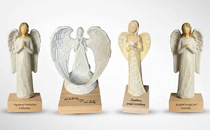 Figurka anioła na cokole z osobistą dedykacją dostępna na życzenie.